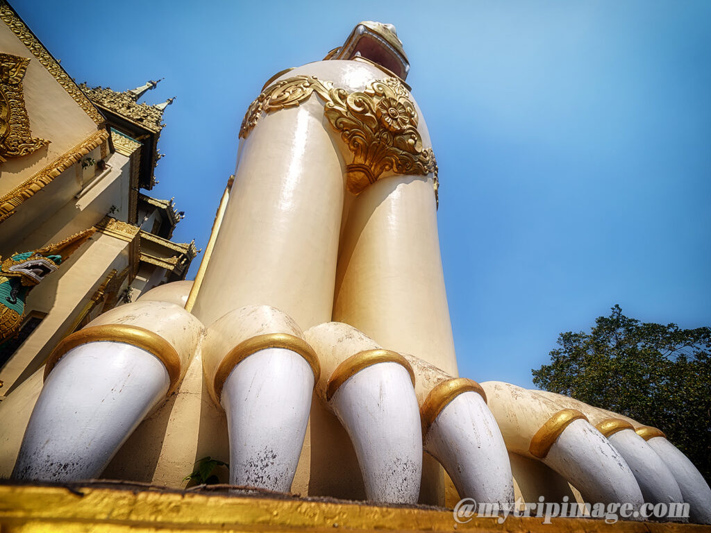 West entrance of Shwedagon Pagoda (3)