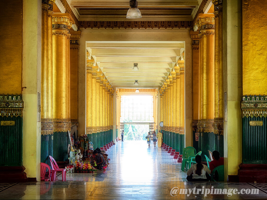 West entrance of Shwedagon Pagoda (5)