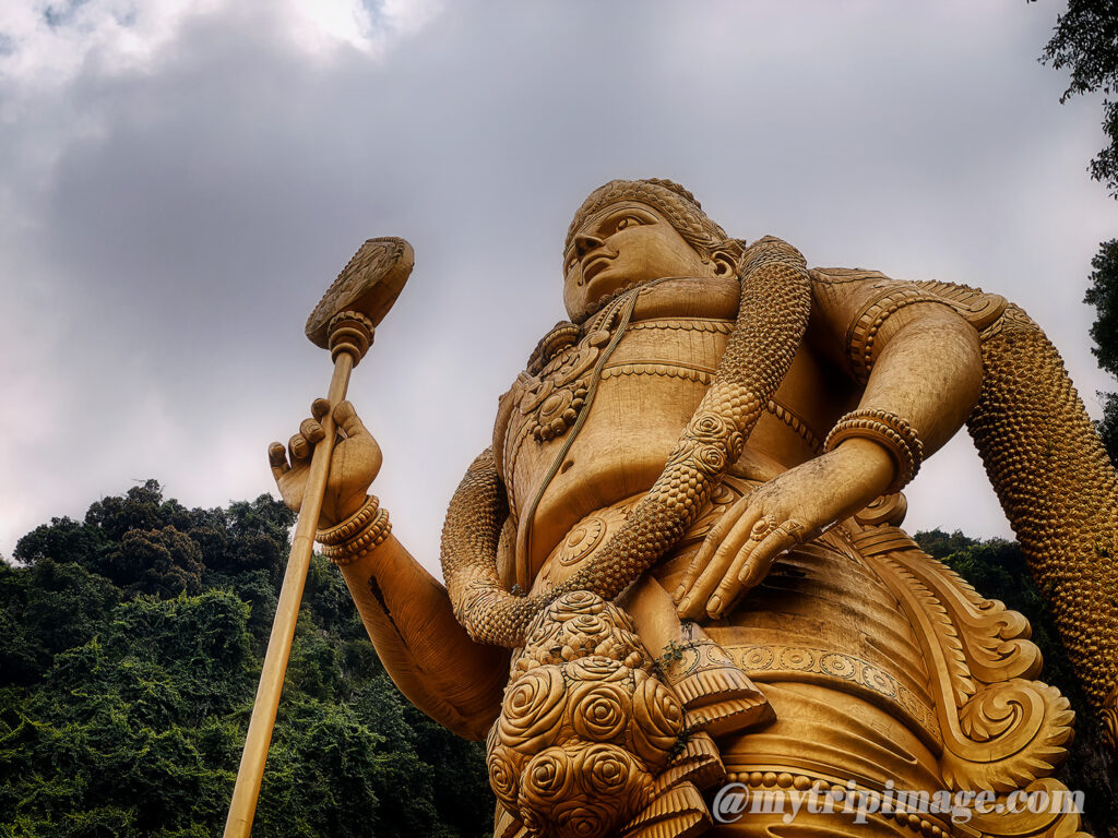 The entrance to Batu Caves (2)