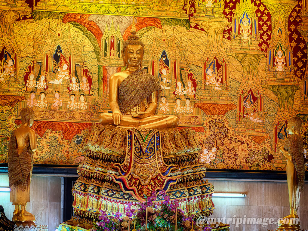 Wat Hua Lamphong in the evening (5)