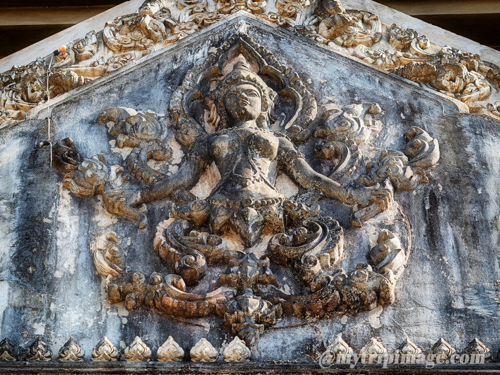 Patuxai Victory Monument  (3)