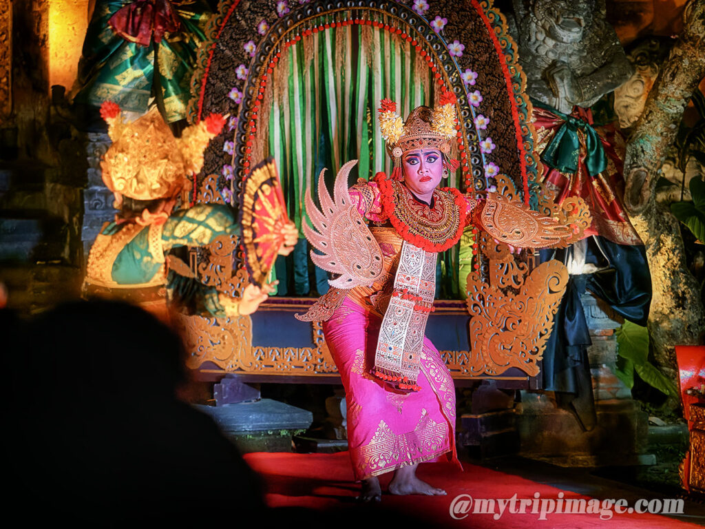 Barong Dance at Ubud Palace - Part.1 (4)