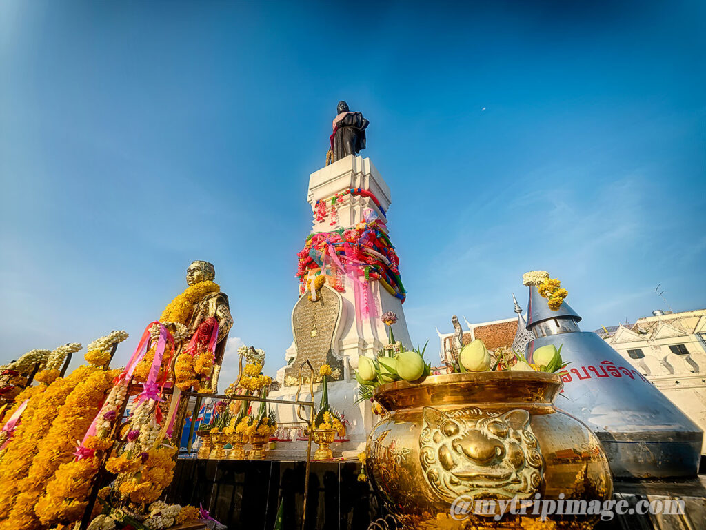 Thao Suranari Monument (2)